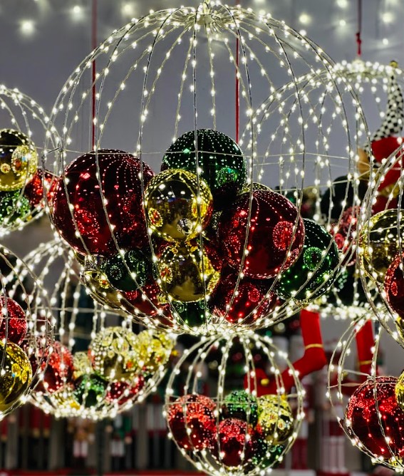 Allestimenti natalizi in negozio, decorazioni natalizie